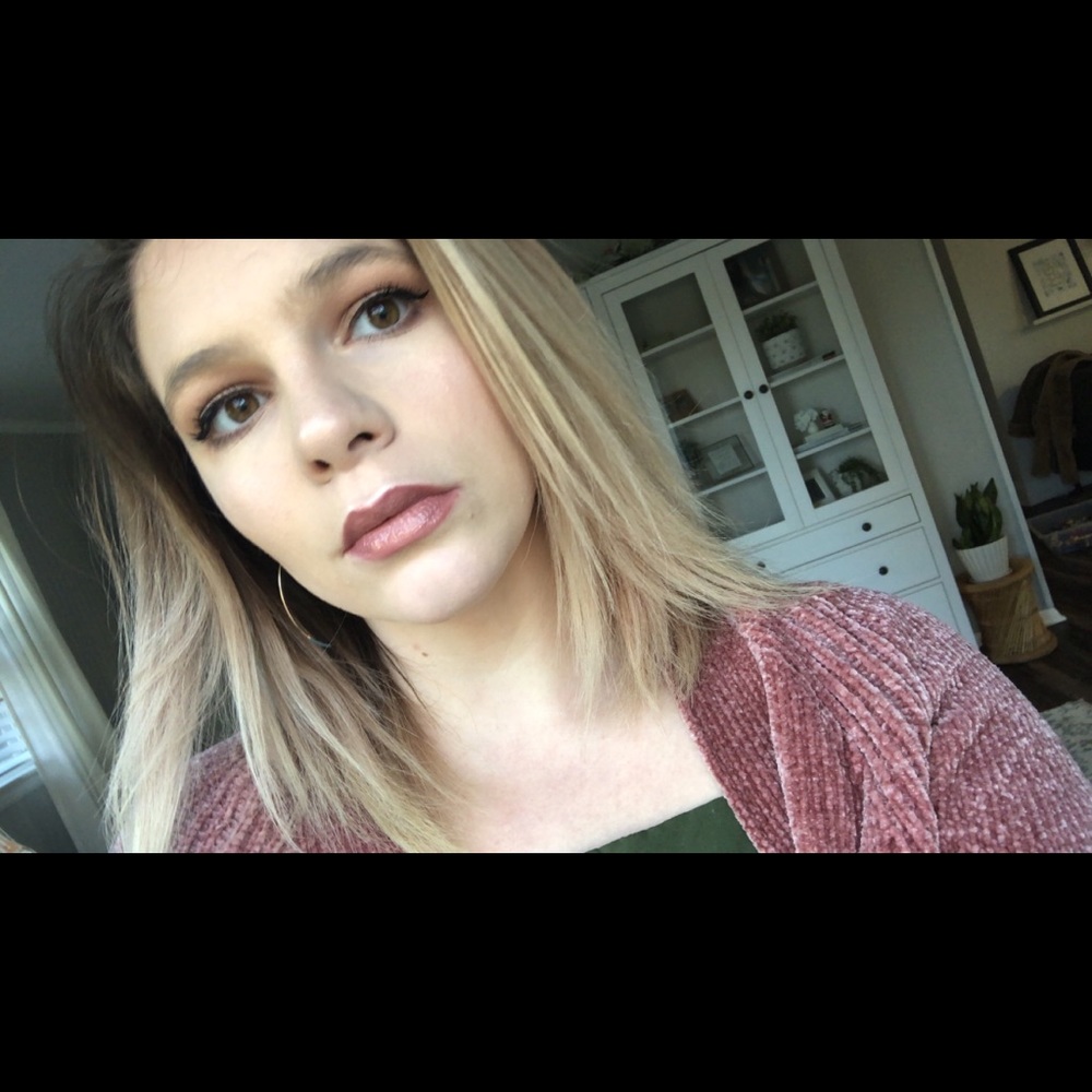 Meet your Posher, Elizabeth